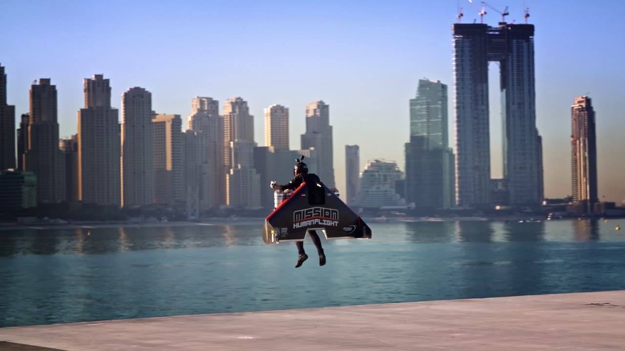 شاهد بالفيديو: طيار jetpack يطير على ارتفاع 6,000 قدم للمرة الأولى ويضع رقم قياسي جديد