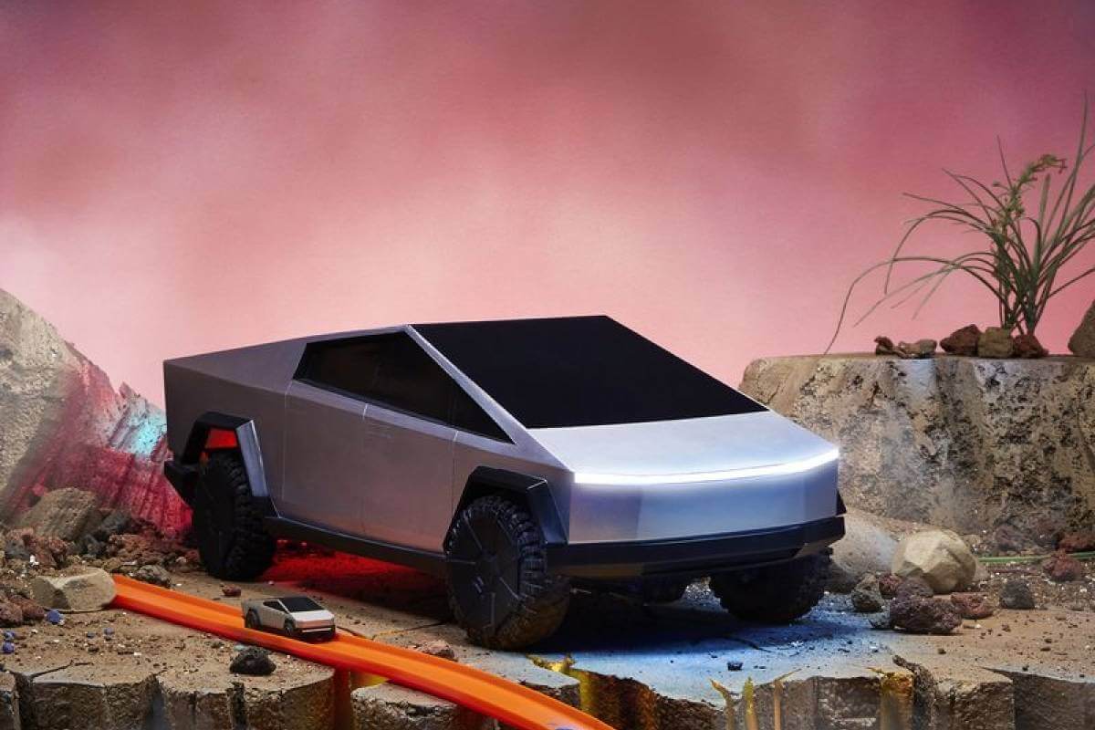 تسلا سايبر ترك أصبحت متوفرة بالريموت كنترول!