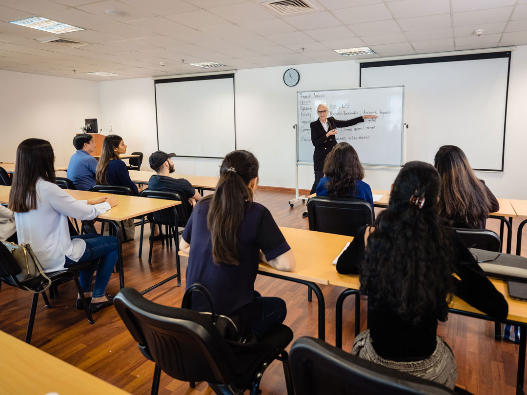 تم افتتاح جامعة ولونغونغ في دبي منذ عام 1993، وعلى مدى 27 عاماً من العمل باتت واحدة من الجامعات المرموقة في المنطقة بفضل معاييرها العالية وبرامجها التعليمية المتميزة.