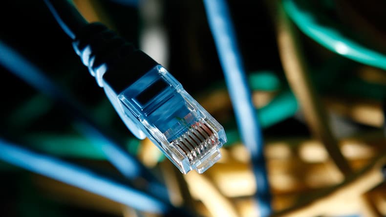 هل يمكن أن يتعطل الإنترنت بسبب كورونا؟ الإجابة عند Cloudflare