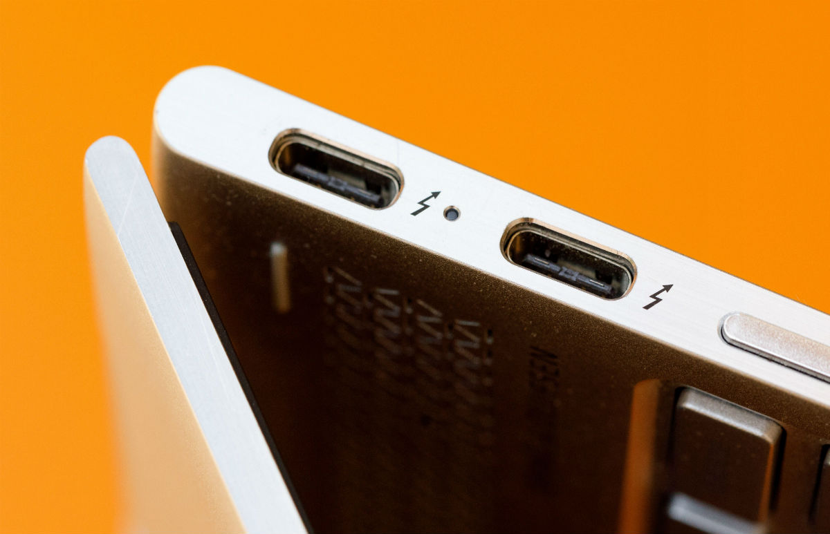 كيف تعرف سرعة منفذ USB بمجرد النظر إلى الشعار الموجود جانبه؟