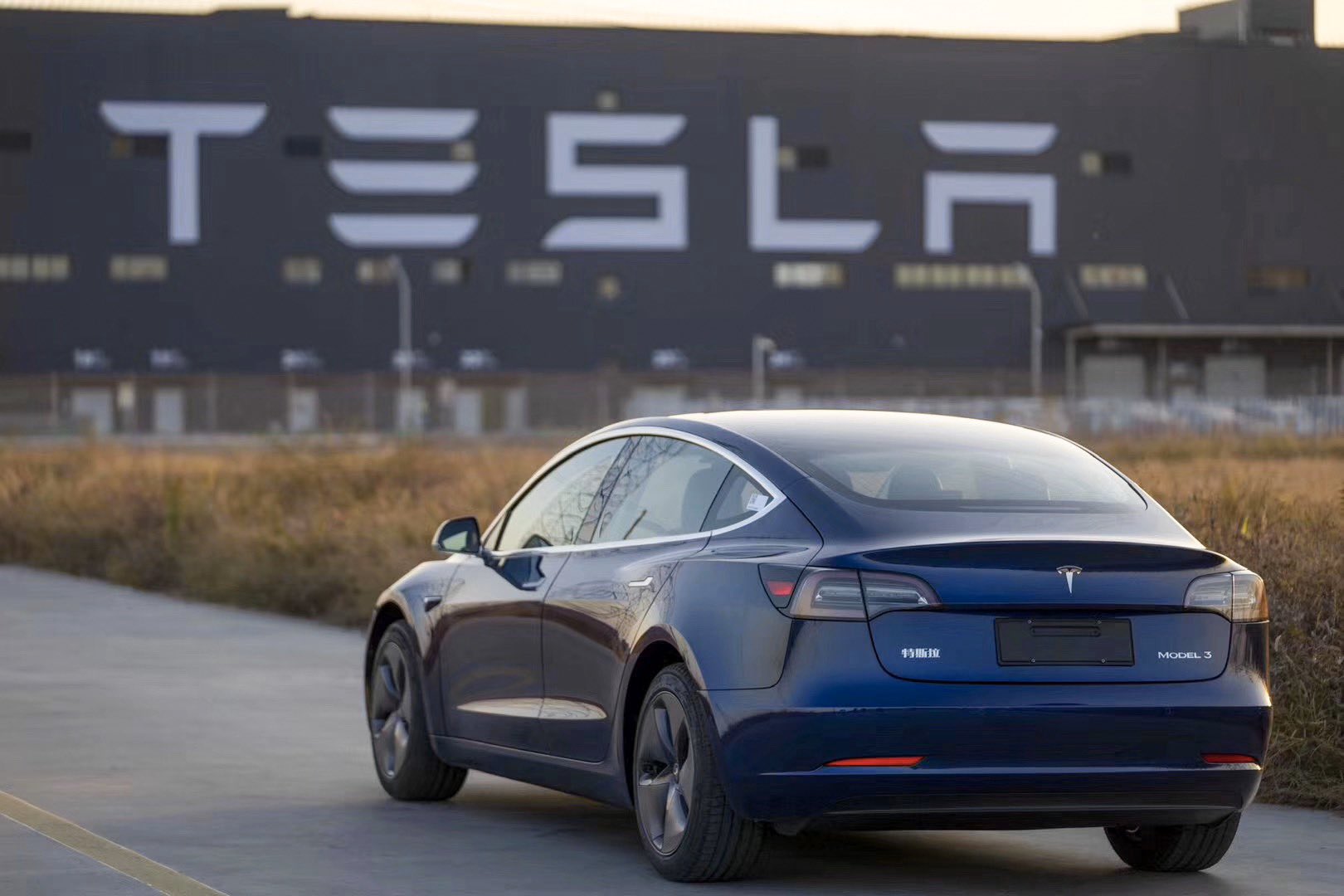 شركة Tesla باتت أكبر من Toyota وVolkswagen معاً من حيث رأس المال السوقي