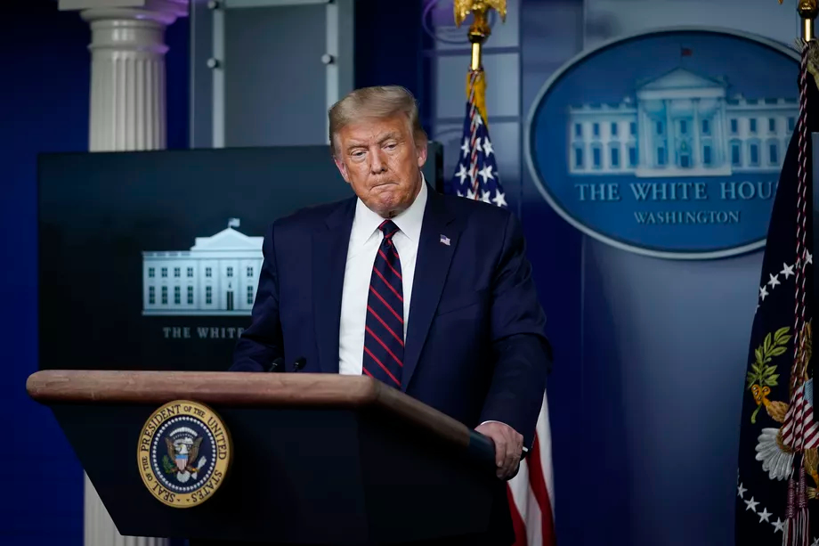 فيسبوك وتويتر يحذفان منشور للرئيس ترامب مُجددًا