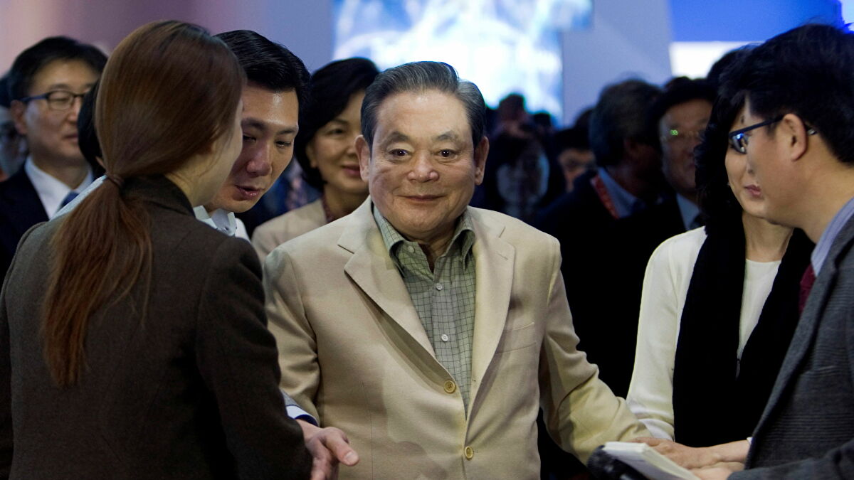 وفاة رئيس مجلس إدارة شركة Samsung عن عمر 78 عاماً