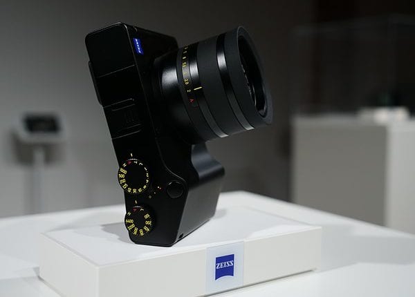 كاميرا Zeiss ZX1s