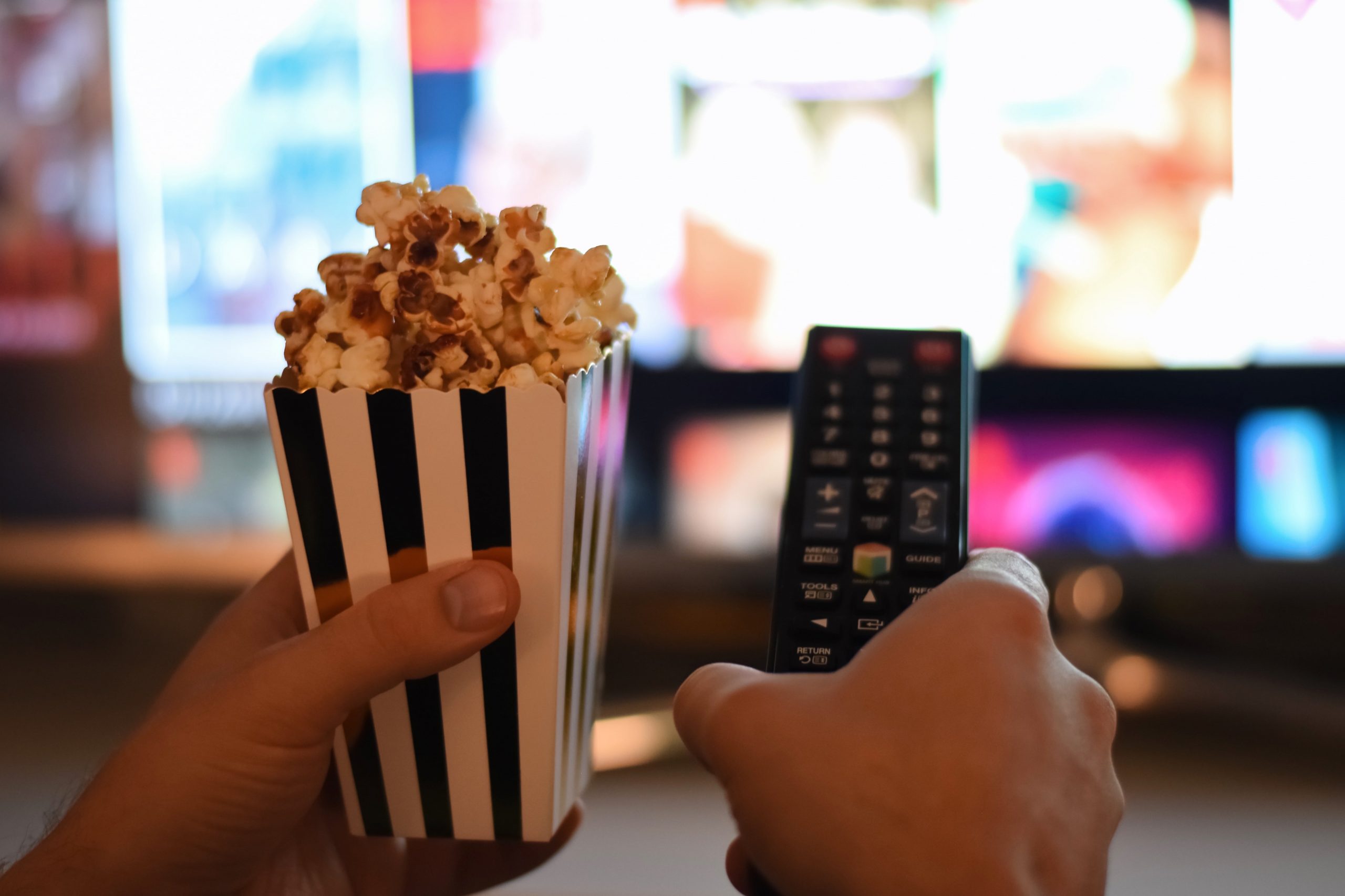كيف تشاهد الأفلام عبر Redbox؟