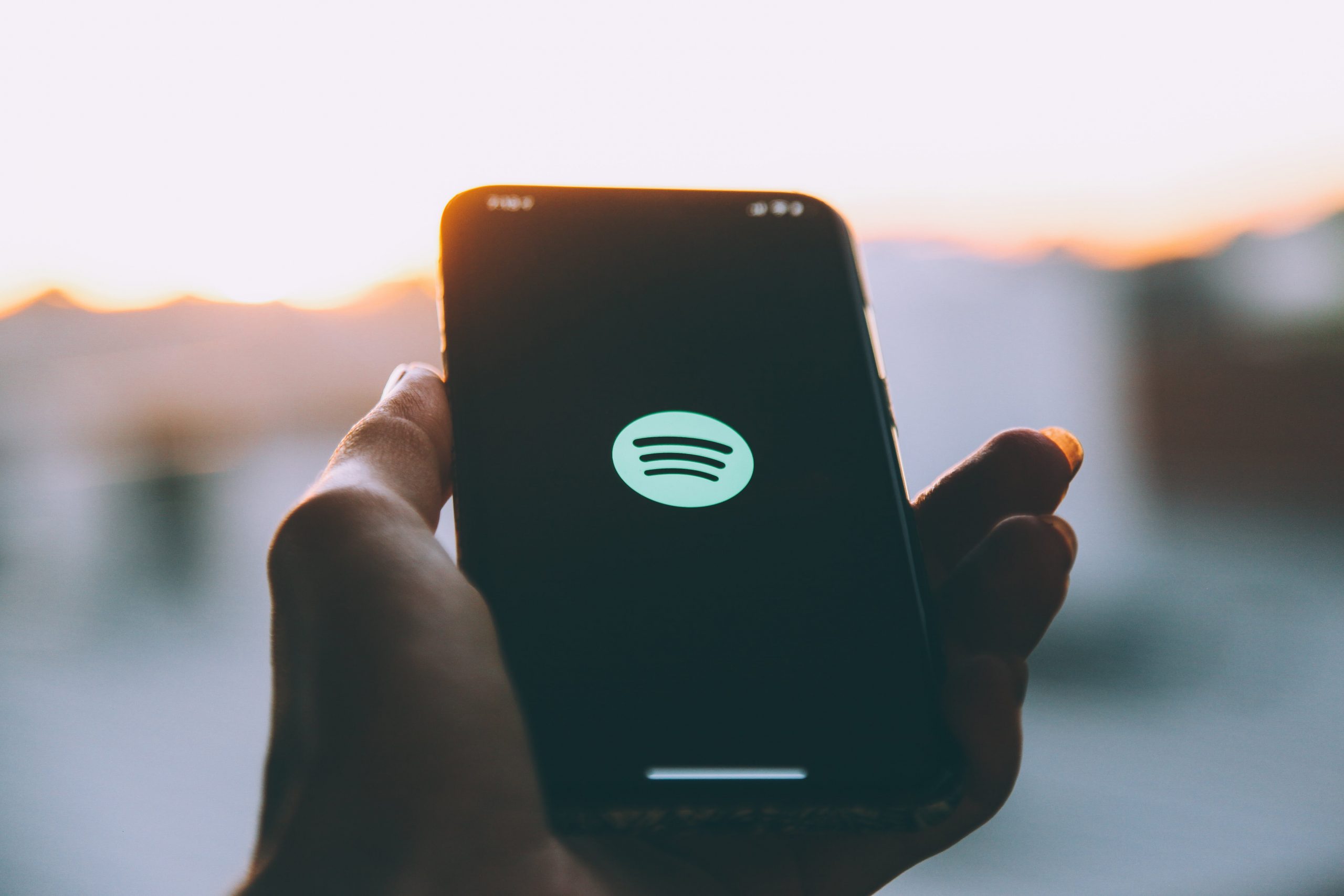 كم يدفع Spotify لكل بث؟
