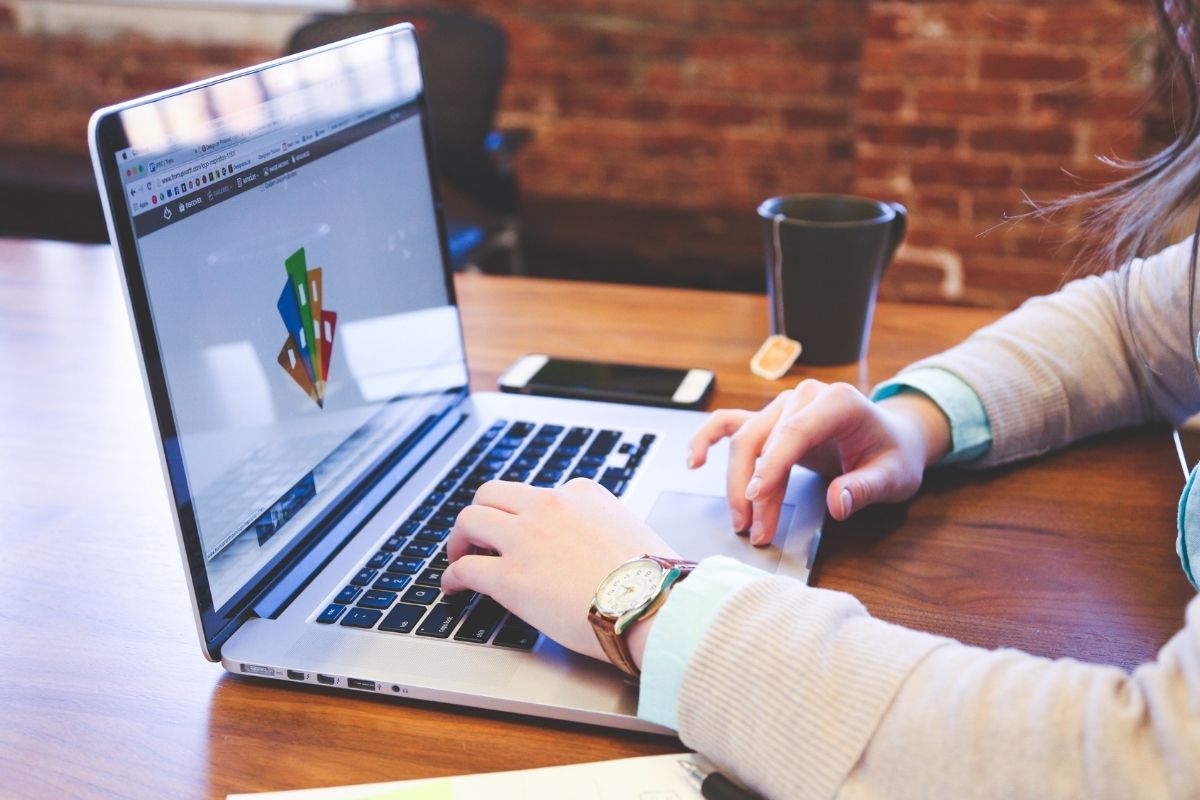 أفضل برامج تصميم الشعارات