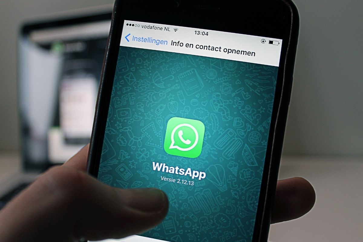 أفضل 11 برنامج لتصميم ملصقات الواتساب للايفون و الاندرويد