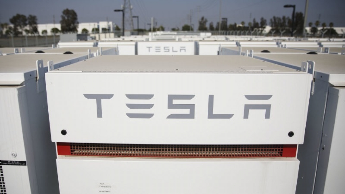 شركة Tesla تبني بطارية عملاقة تكفي لتشغيل مدينة