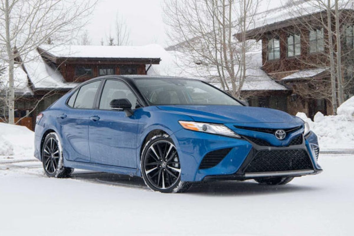 10 أسباب تدفعك لشراء سيارة تويوتا كامري هايبرد 2020