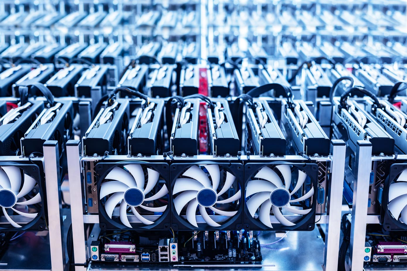 لماذا يحتاج تعدين العملات الرقمية كماً هائلاً من الطاقة؟ وكيف يعمل عموماً؟