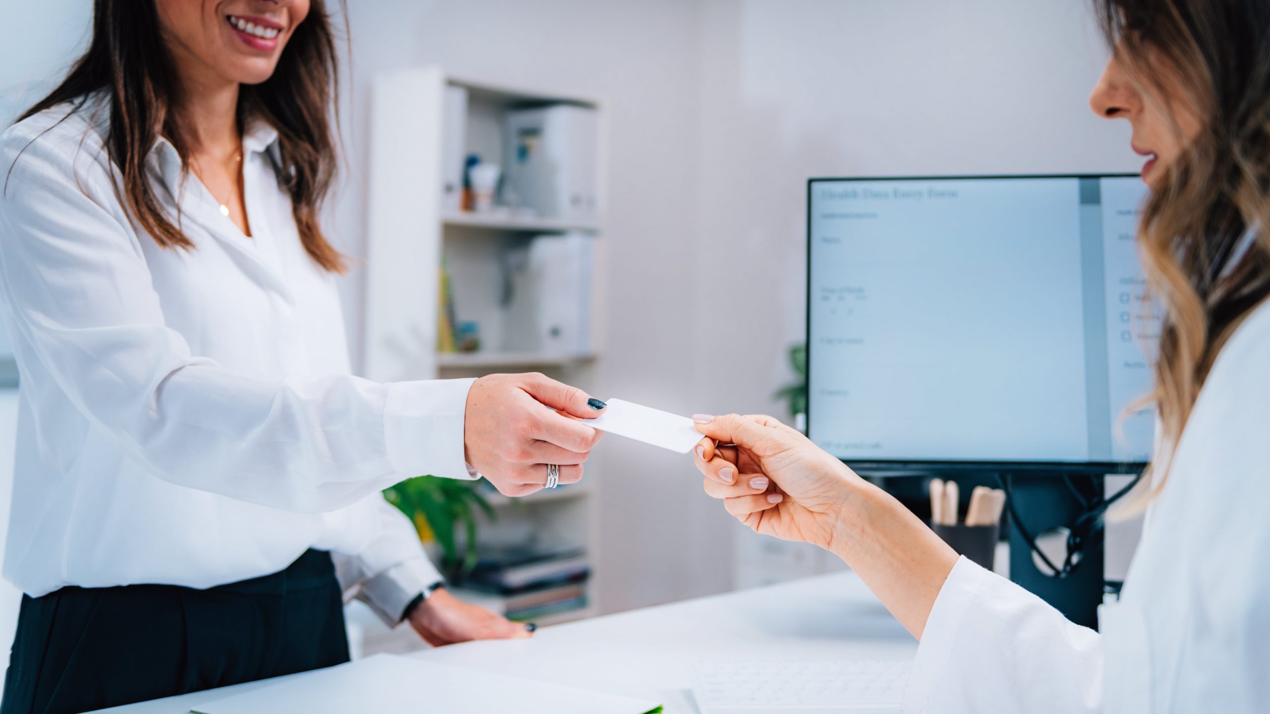 كيف دمجت شركات التأمين الذكاء الاصطناعي في خدماتها؟