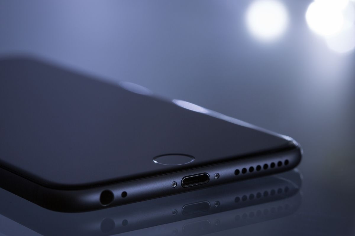 حجم شاشة ايفون xr