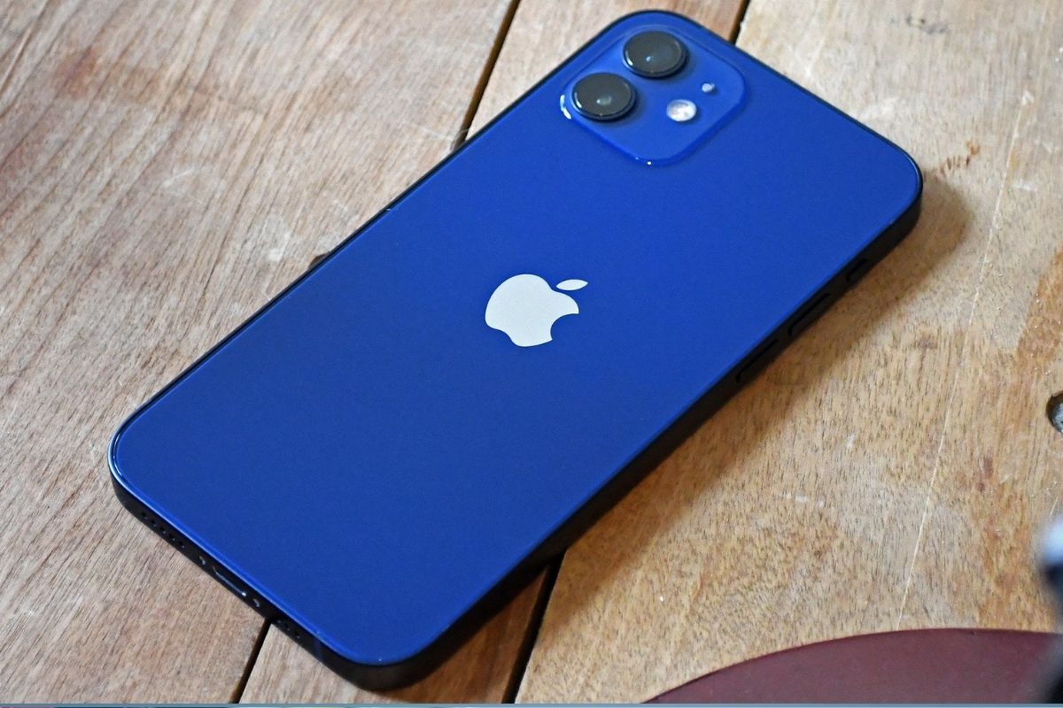 سعة بطارية ايفون 12