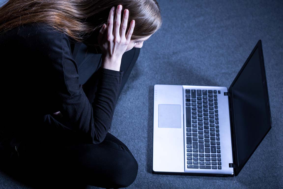 أكبر المشاكل التي تواجه الموظفين عند العمل عن بعد وكيف يمكن تذليلها؟