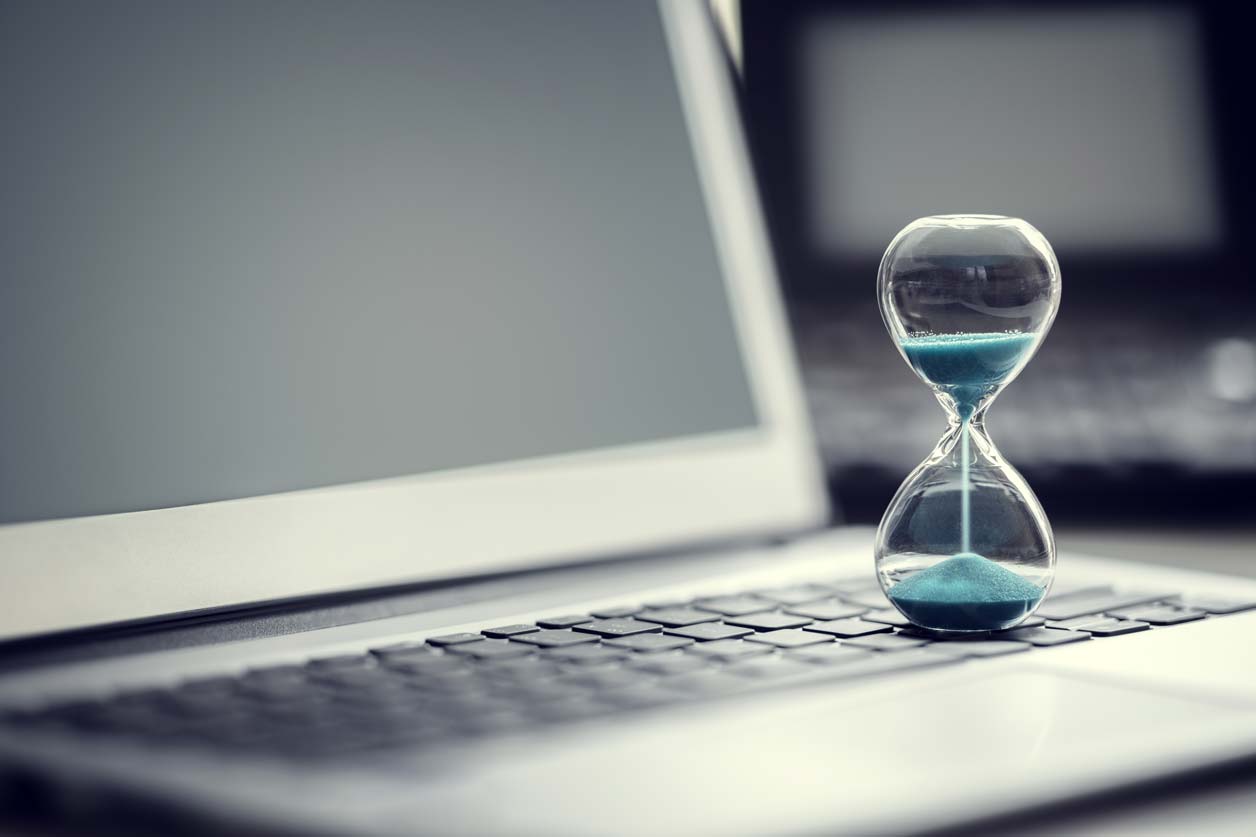 أكبر المشاكل التي تواجه الموظفين عند العمل عن بعد وكيف يمكن تذليلها؟