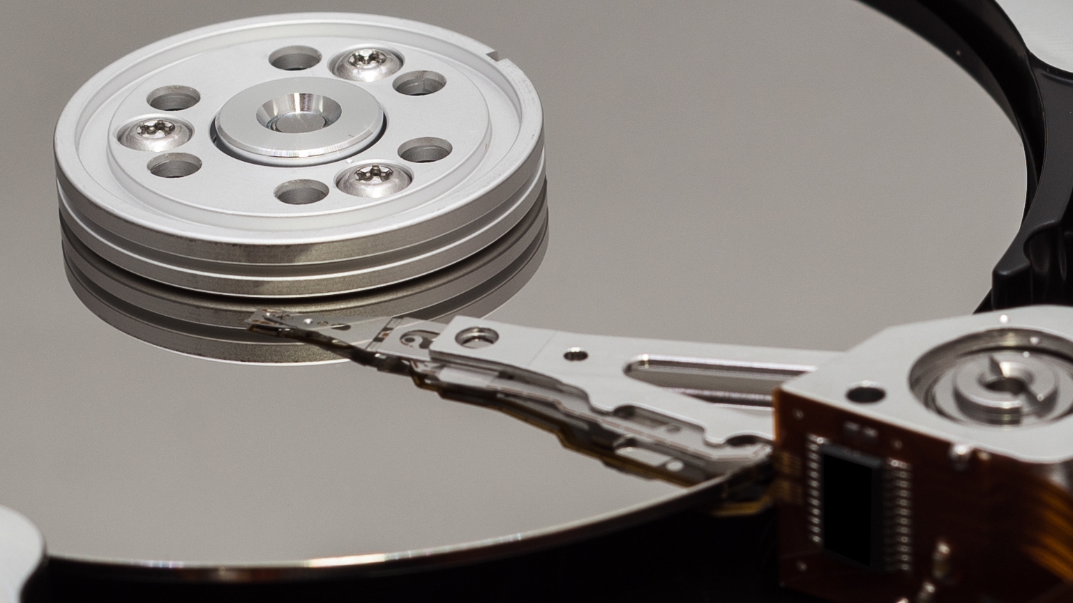 شركة SeaGate تصبح أول شركة تبيع 3 مليارات تيرا بايت من الأقراص الصلبة