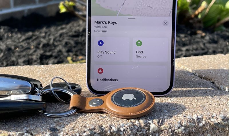 كيف تعمل شرائح التتبع من Apple وSamsung وسواها؟ وهل يجب أن تحصل عليها؟