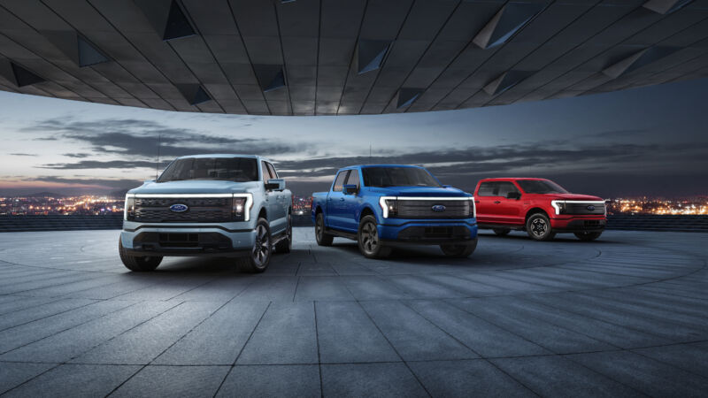 فورد تعرض أول شاحنة كهربائية منها: F-150 Lightning