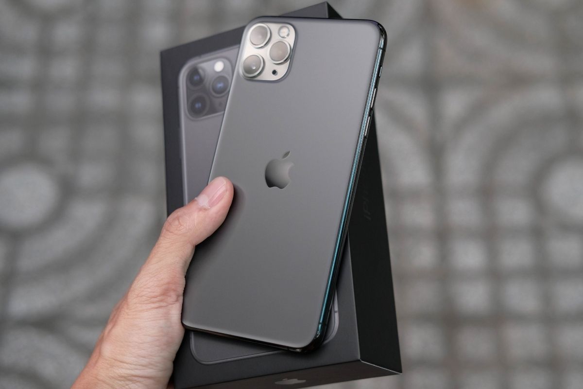 سعر ايفون 11 برو في الكويت