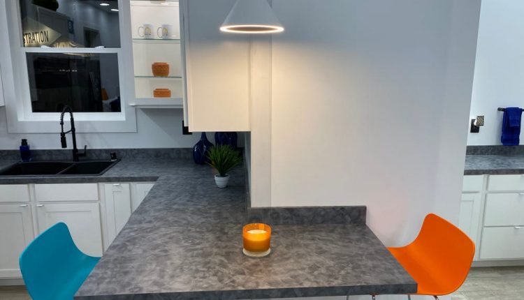 شاهد منزل إيلون ماسك الصغير مسبق الصنع. ولماذا هناك طلب كبير على هذه المنازل؟