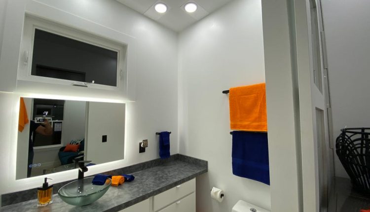 شاهد منزل إيلون ماسك الصغير مسبق الصنع. ولماذا هناك طلب كبير على هذه المنازل؟