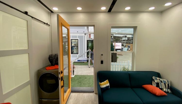 شاهد منزل إيلون ماسك الصغير مسبق الصنع. ولماذا هناك طلب كبير على هذه المنازل؟