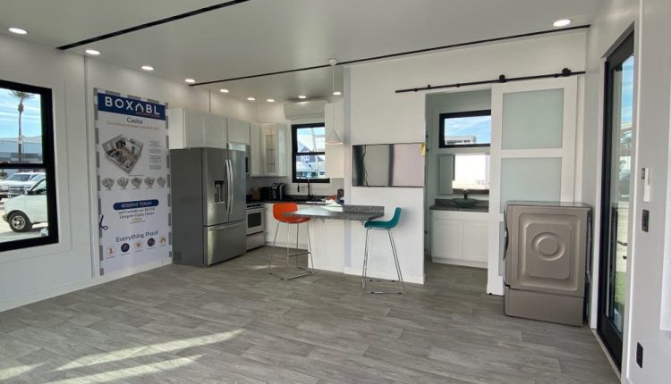 شاهد منزل إيلون ماسك الصغير مسبق الصنع. ولماذا هناك طلب كبير على هذه المنازل؟