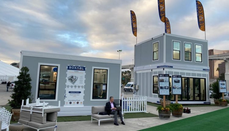 شاهد منزل إيلون ماسك الصغير مسبق الصنع. ولماذا هناك طلب كبير على هذه المنازل؟