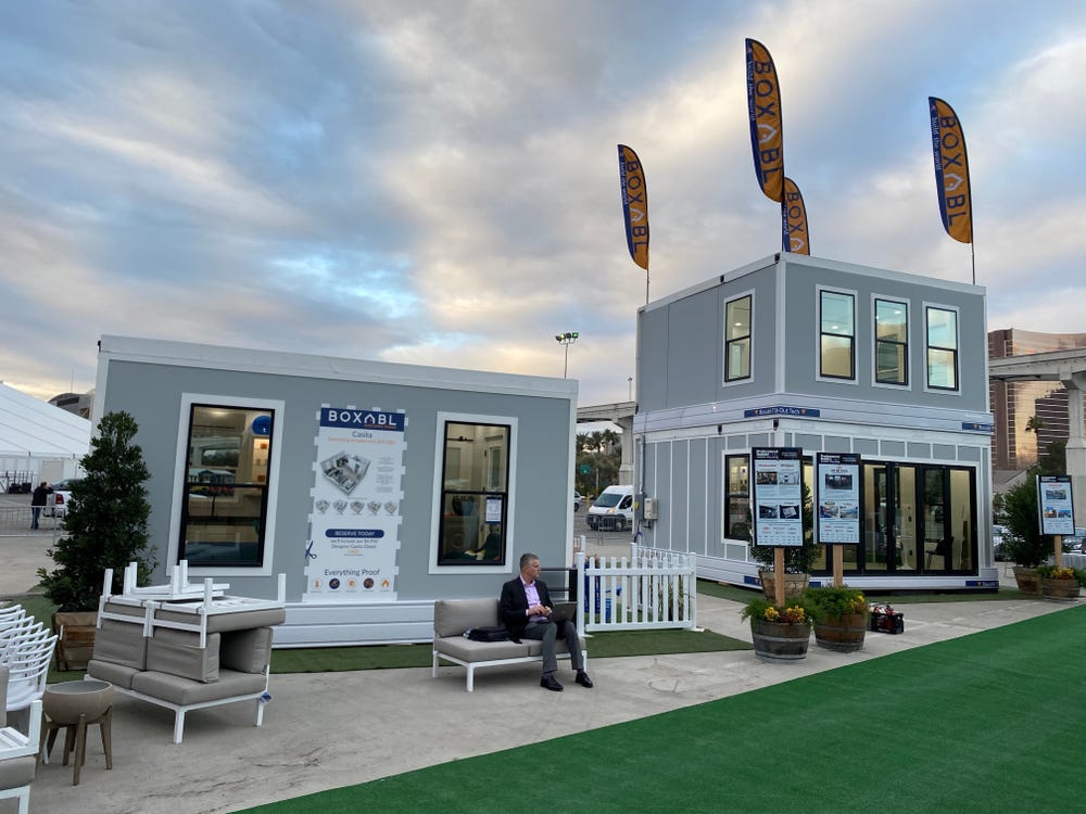 شاهد منزل إيلون ماسك الصغير مسبق الصنع. ولماذا هناك طلب كبير على هذه المنازل؟