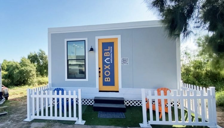 شاهد منزل إيلون ماسك الصغير مسبق الصنع. ولماذا هناك طلب كبير على هذه المنازل؟