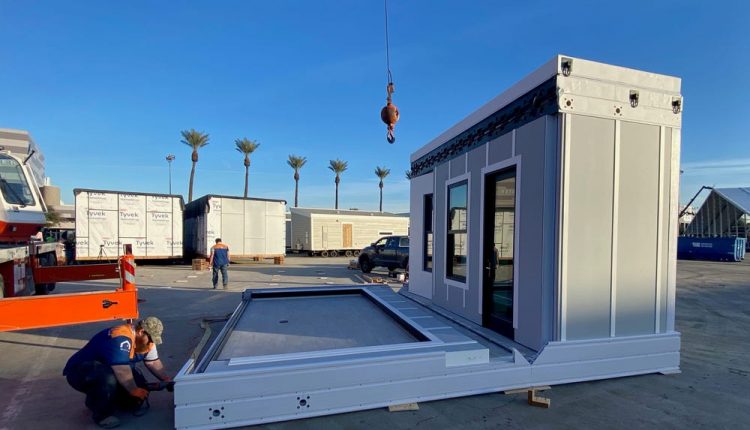 شاهد منزل إيلون ماسك الصغير مسبق الصنع. ولماذا هناك طلب كبير على هذه المنازل؟