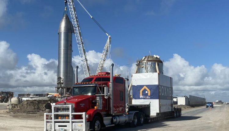 شاهد منزل إيلون ماسك الصغير مسبق الصنع. ولماذا هناك طلب كبير على هذه المنازل؟