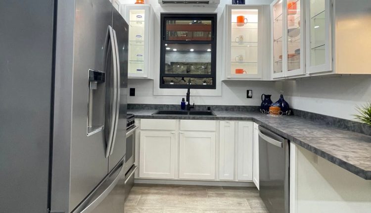 شاهد منزل إيلون ماسك الصغير مسبق الصنع. ولماذا هناك طلب كبير على هذه المنازل؟