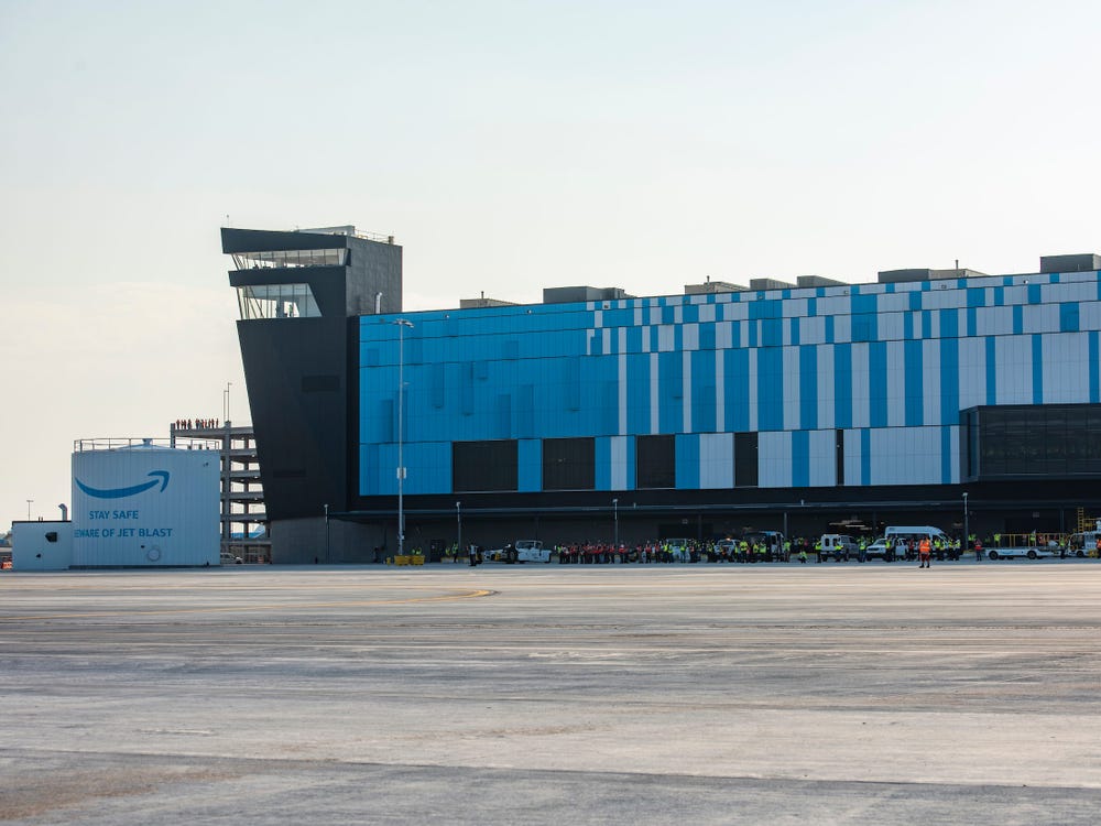 شاهد مركز الشحن الجوي الجديد من أمازون والتقنيات المستخدمة ضمنهشاهد مركز الشحن الجوي الجديد من أمازون والتقنيات المستخدمة ضمنه