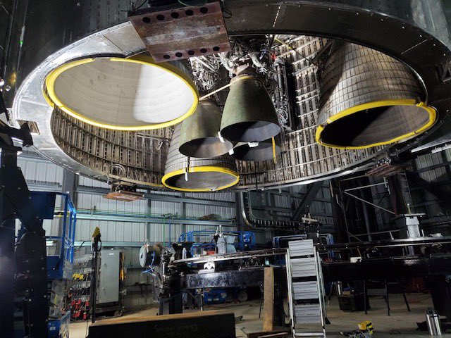 شاهد إضافة المحركات إلى مركبة SpaceX Starship تمهيداً لأول رحلة لها حول الأرض