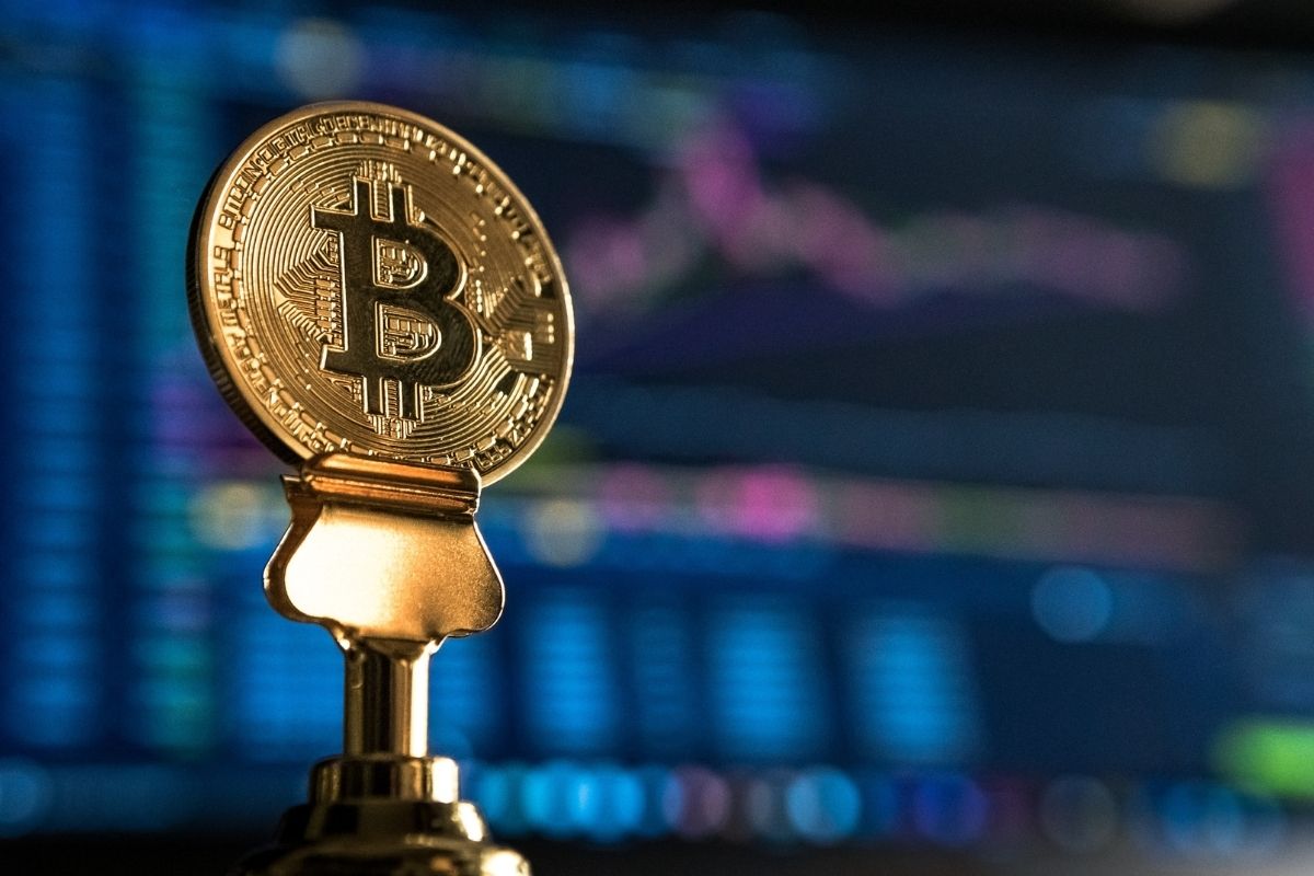 ما هي البيتكوين و هل هي آمنة للاستثمار و كيف يتم تعدين البيتكوين؟