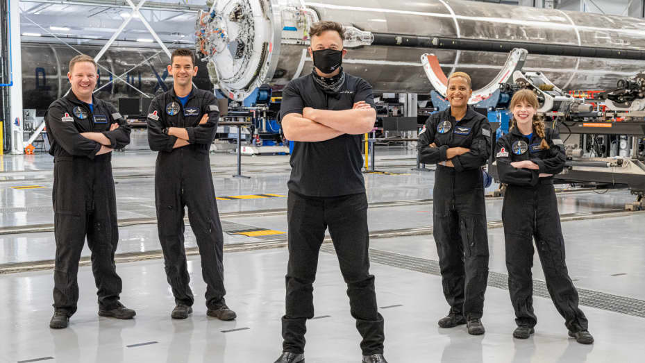 رحلة الفضاء السياحية من SpaceX تجمع مئات الملايين للأطفال المصابين بالسرطان