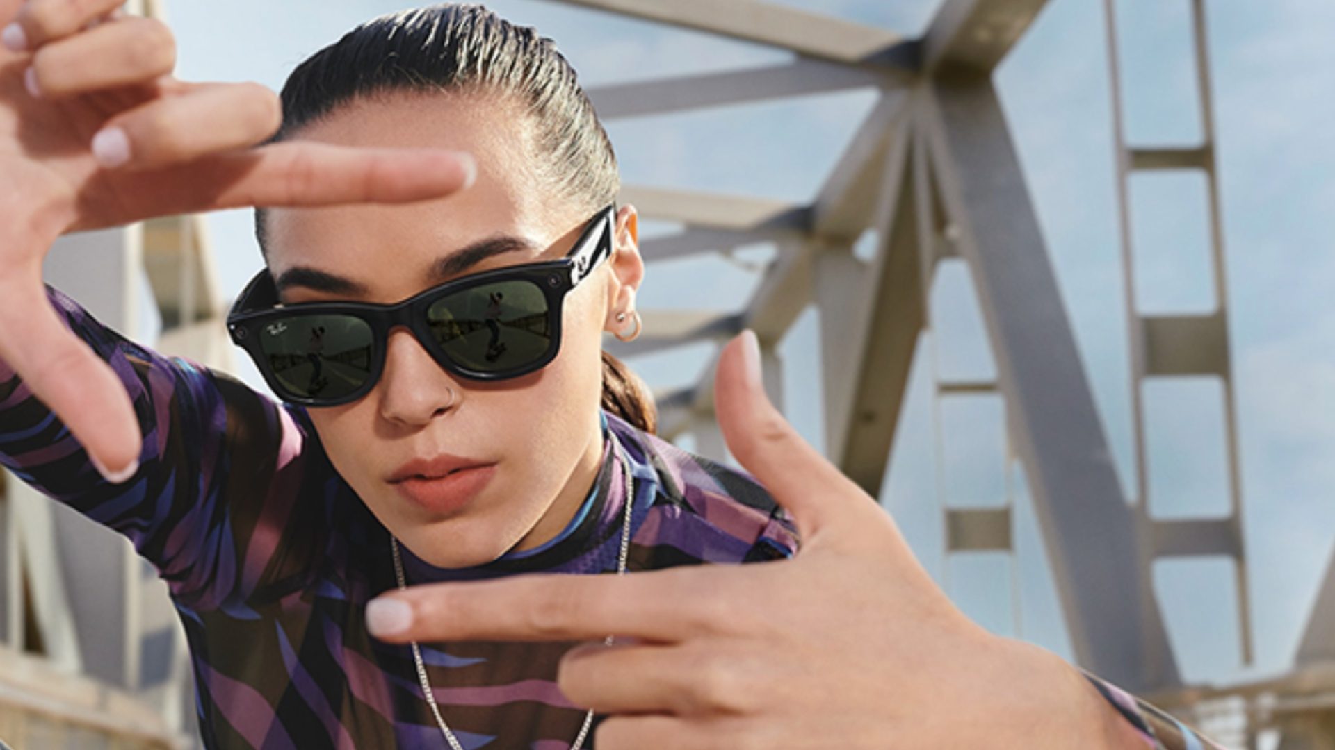 فيس بوك تطلق نظارتها الذكية بشكل رسمي، لكن ذكاؤها مشكوك بأمره