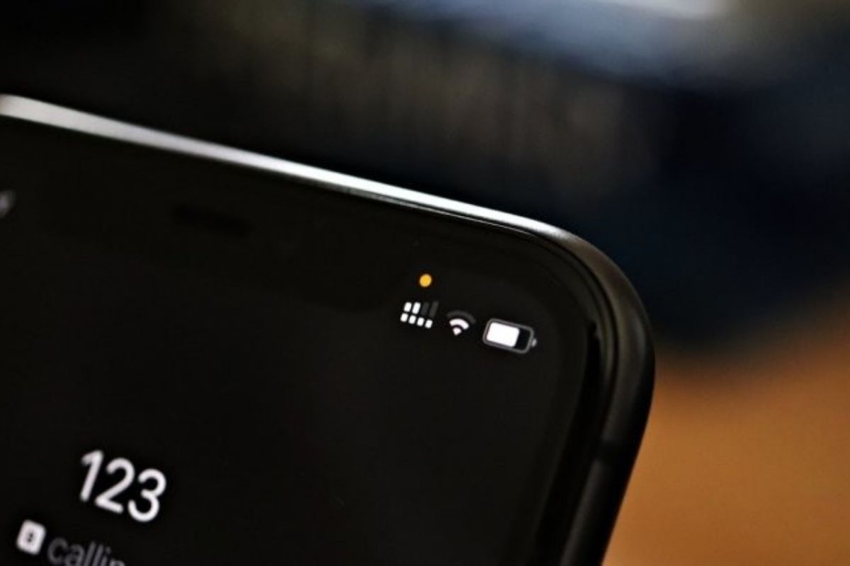 النقطة الحمراء في الايفون