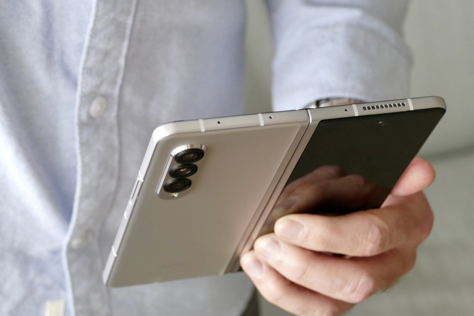 مع تقديمها من العديد من الشركات، هل باتت الهواتف القابلة للطي منتجاً مناسباً حقاً الآن؟