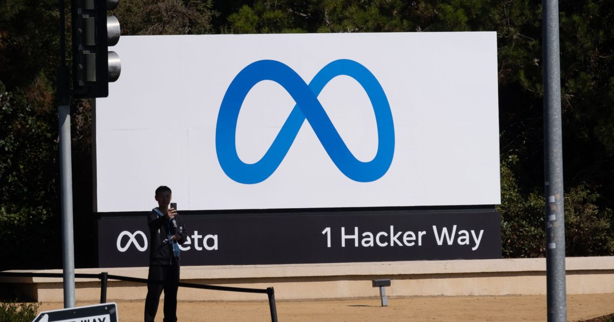 خيبة الميتافيرس تبخر 22% من قيمة فيس بوك خلال دقائق