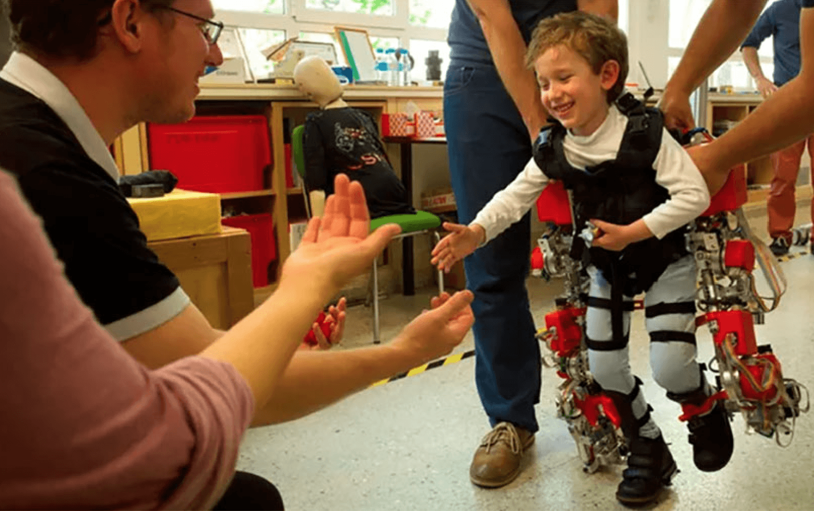 هيكل روبوتي يساعد الأطفال المعاقين على المشي