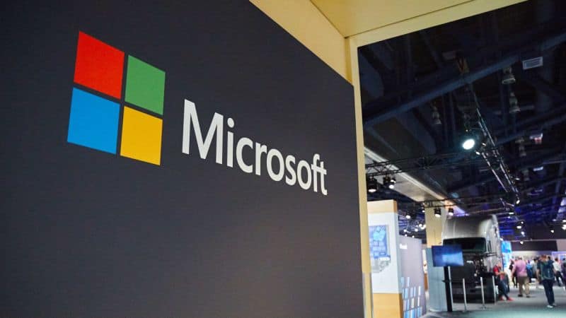 قررت شركة مايكروسوفت حظر أي شخص يستخدم الفاظ او لغات مسيئة واستخدام تقنية الذكاء الاصطناعي