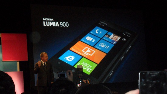 نوكيا لوميا 900 أفضل الهواتف مبيعاً على آمازون