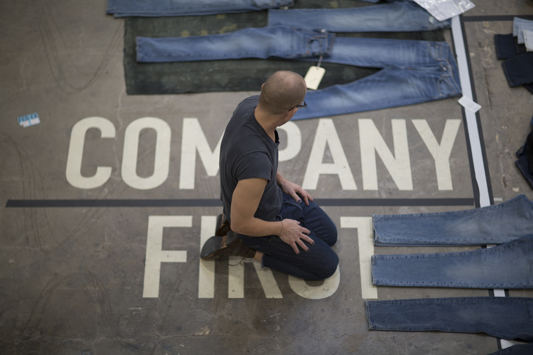 شركة ليفايز تطوّر رسومات الجينز الجديدة باستخدام الليزر