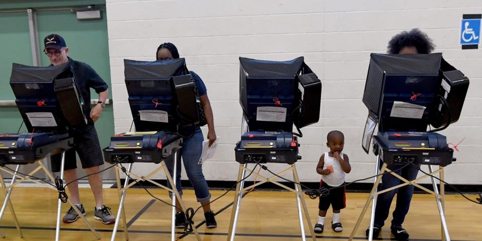 ثغرة أمنية خطيرة في حواسب تسجيل أصوات الناخبين بالولايات المتحدة!