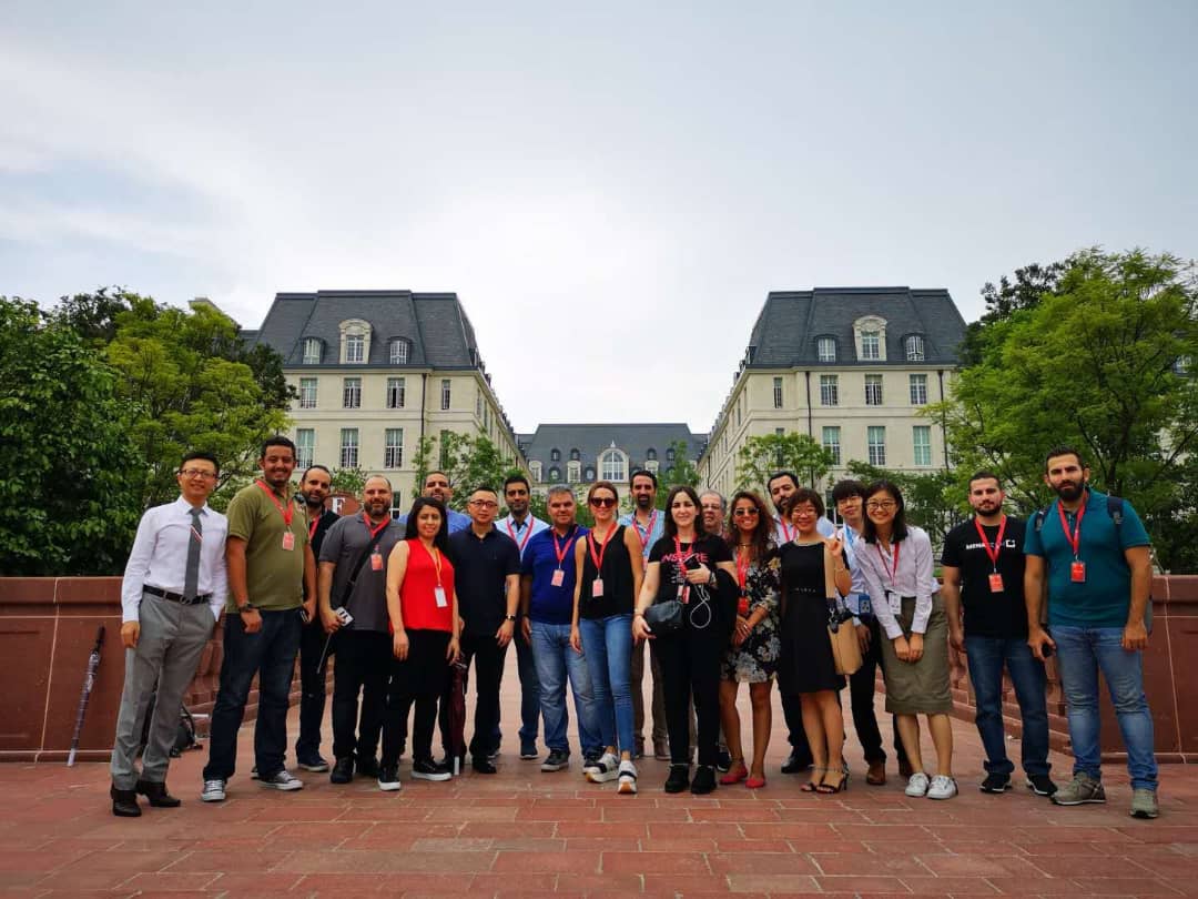 زيارة موقع التكنولوجيا العربية لمقر و مصنع شركة هواوي في الصين