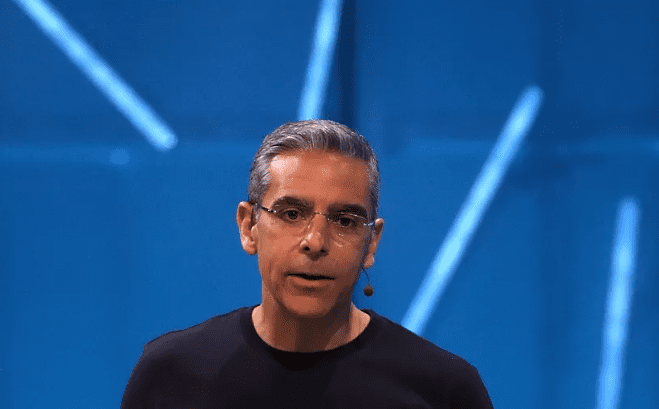 انتقادات لاذعة من أحد مسؤولي فيسبوك بحق مؤسس واتس اب